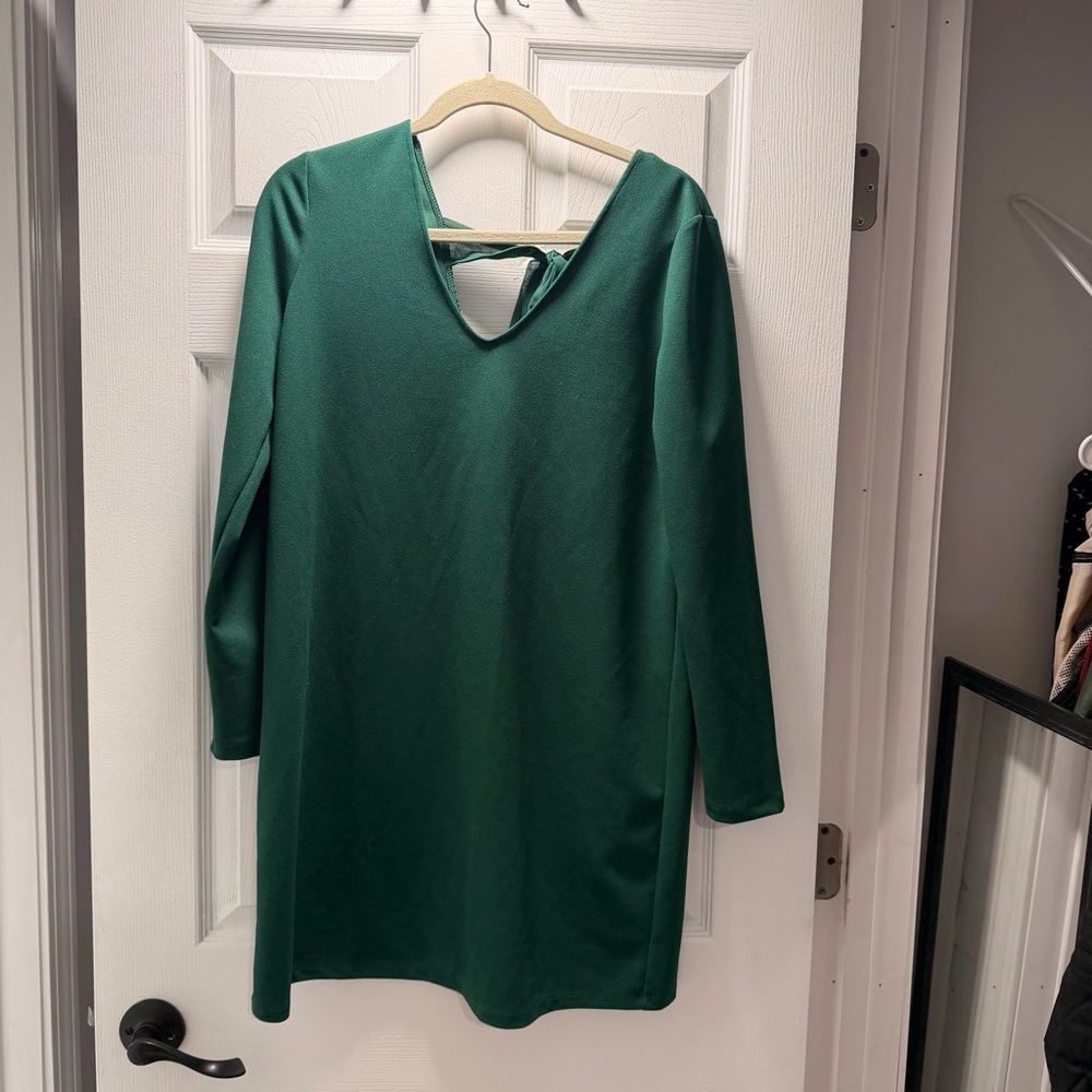 Green Long Sleeve V-Neck Shift Dress